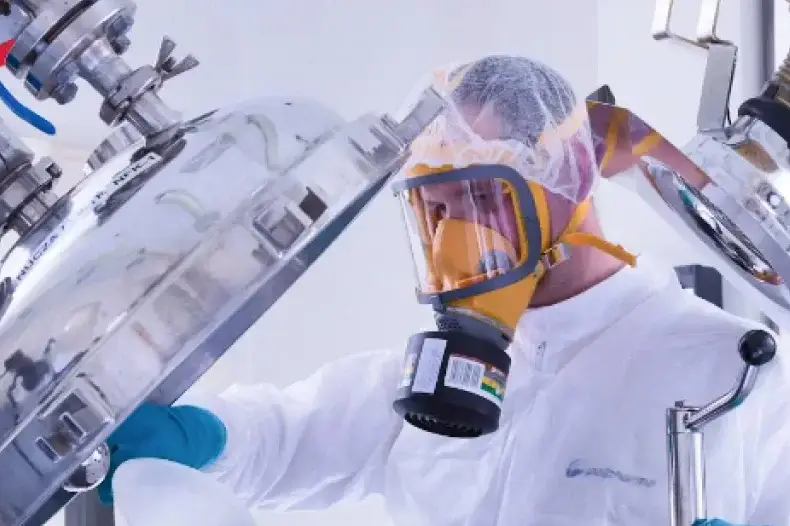 Discharge of nutshe-fitler